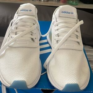 New White/Blue Sneakers 👟 Never Worn Size 9 1/2